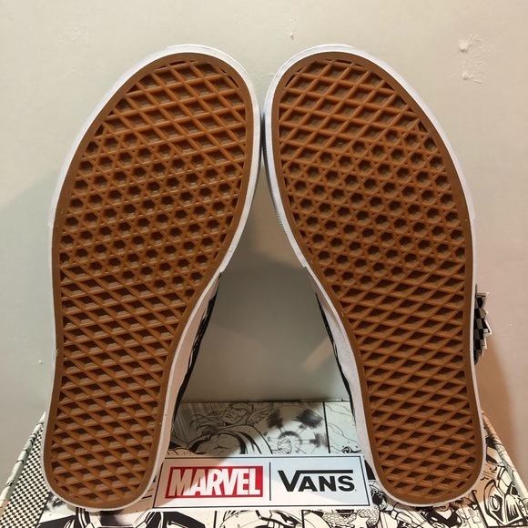 Vans X Marvel Classic Slip-On, Hulk, Various Sizes - Picture 8 of 15